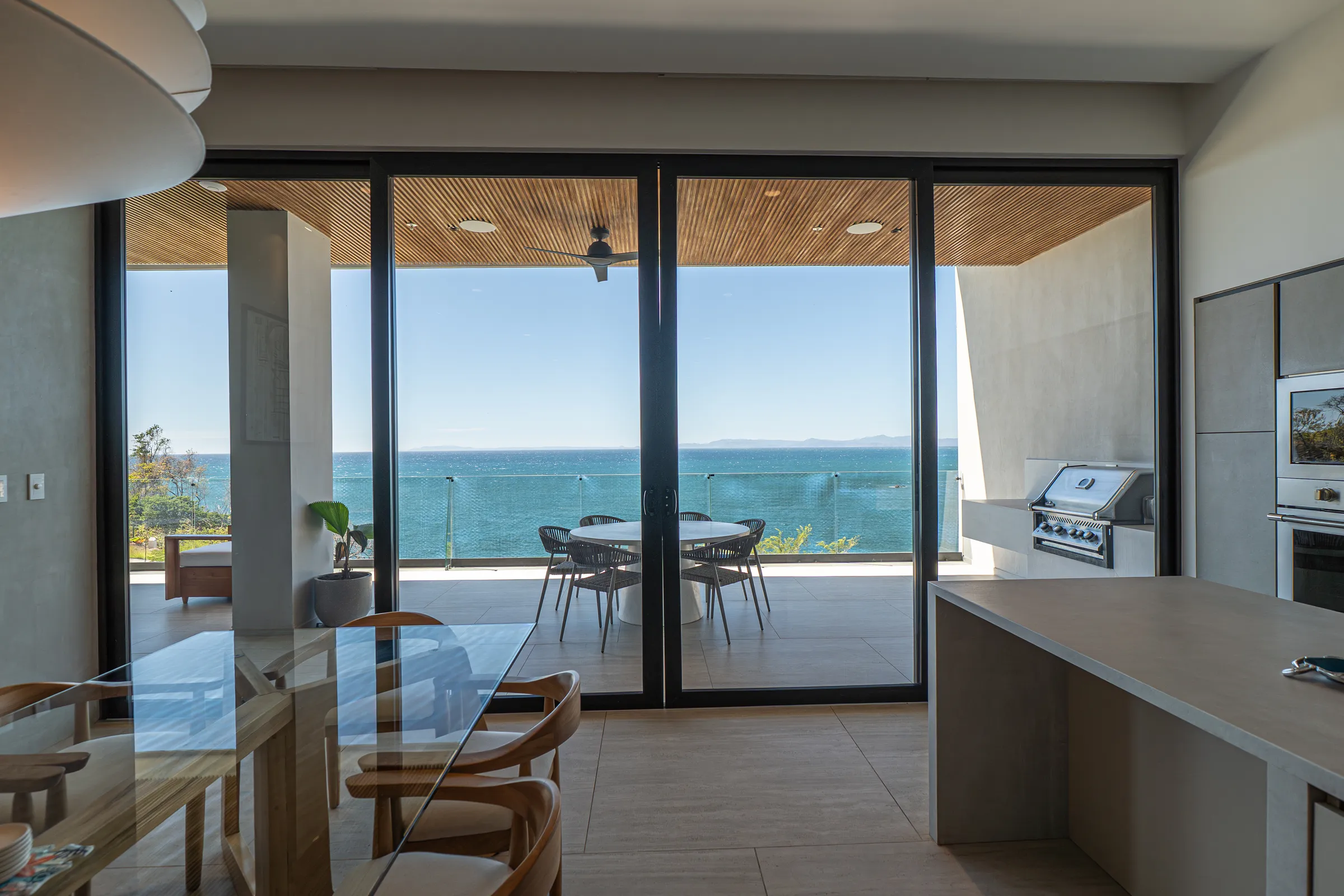 Kitchen opening to the terrace and infinite sea